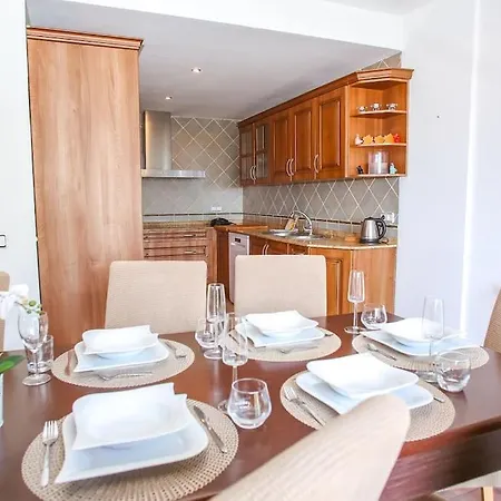 Cl13 - Spacious With Sea Views And Pool Feriehus Lloret de Mar