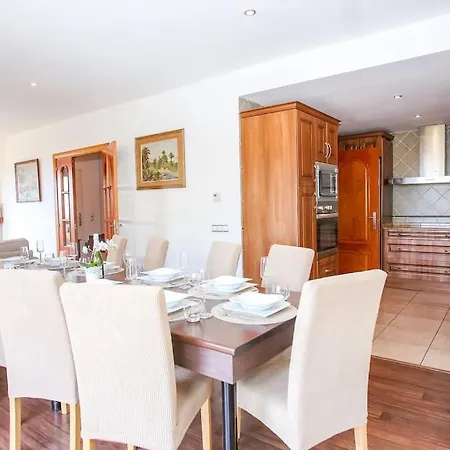 Cl13 - Spacious With Sea Views And Pool Feriehus